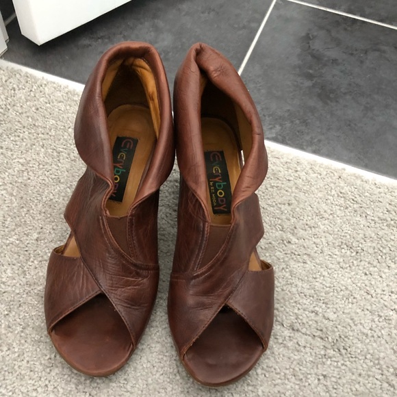 Moda Shoes - Brown Heels